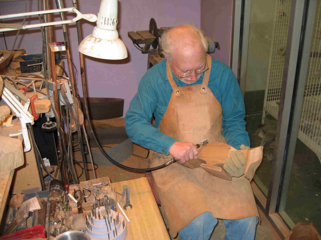gary carver of carverscarvings using power carving tools to carve a bird